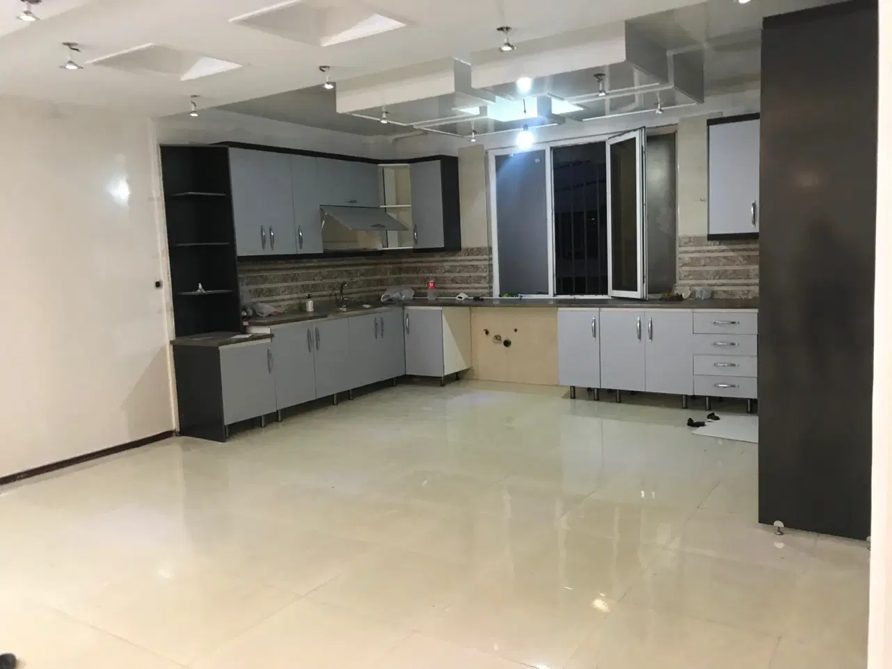 اپارتمان رهن و اجاره ۵۰متربا پارکینگ خیابان پرستار