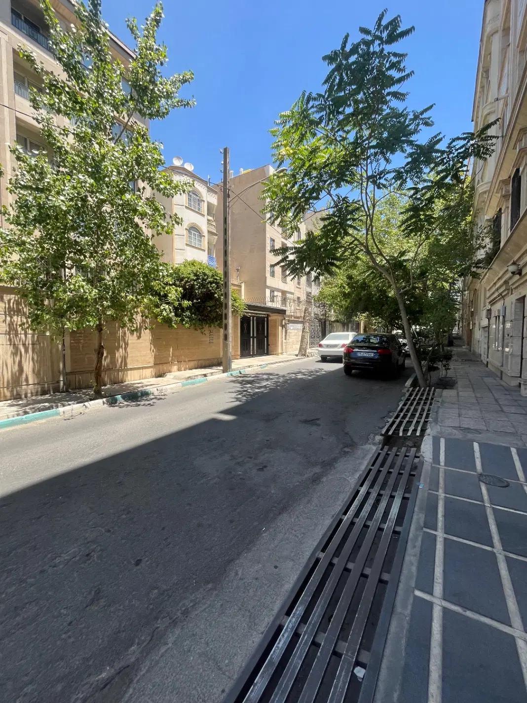 ۱۳۰ متر۳ خواب فول امکانات سالن پرده خور