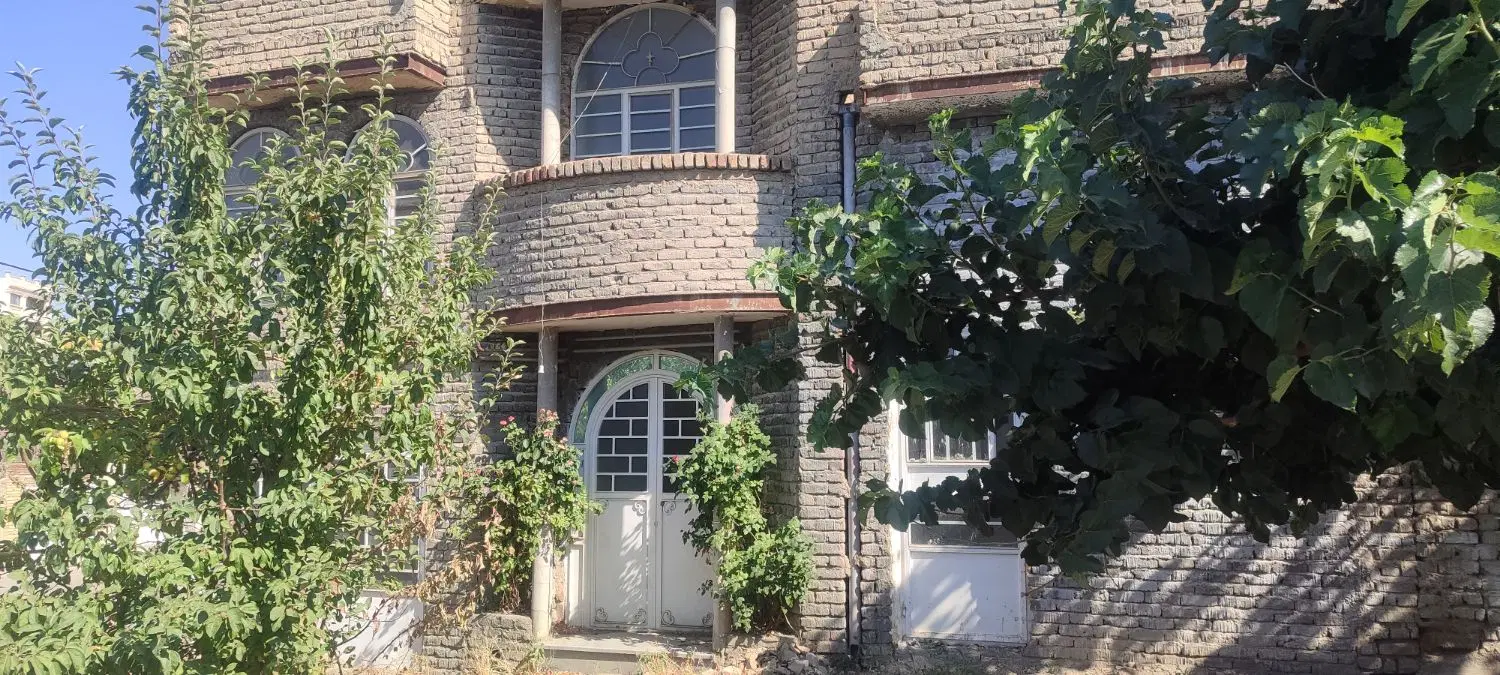 خانه کلنگی بر خیابان رسالت دوکله