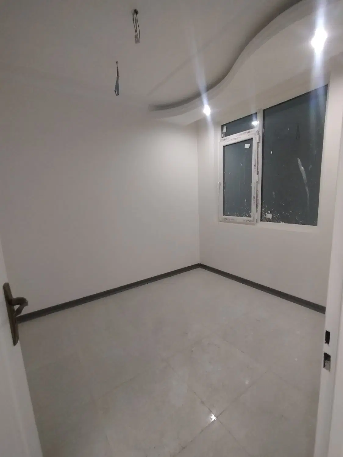 ۷۳ متری طبقه دوم پارکینگ اصلی