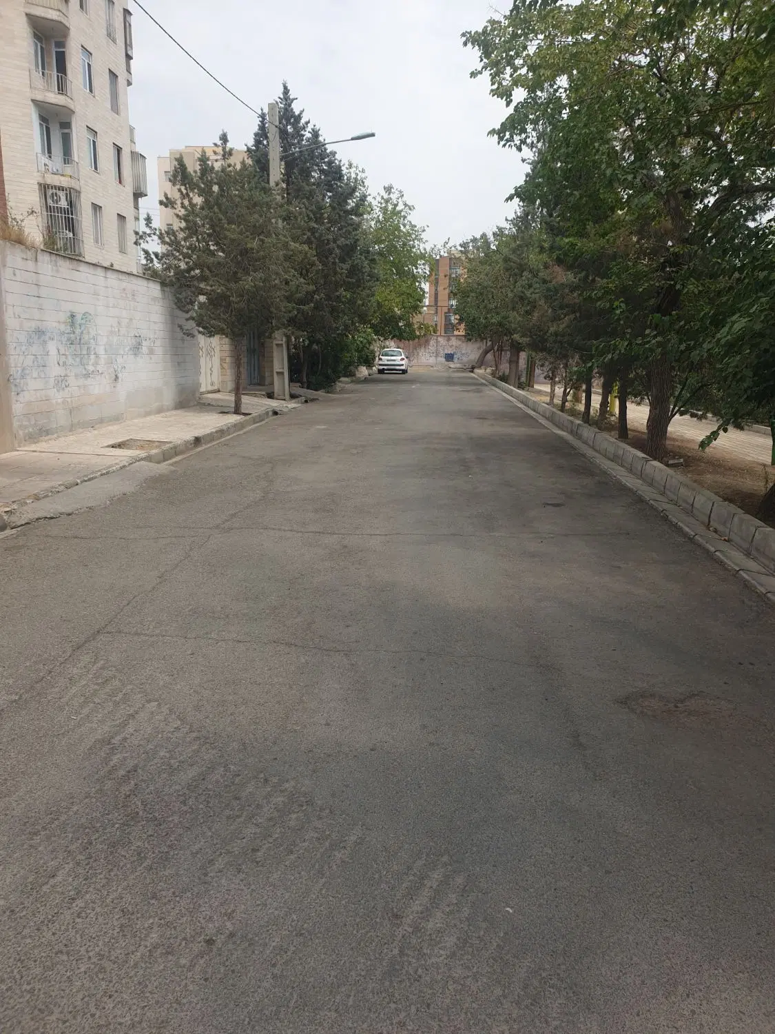 ۱۴۰ متر سه خواب با ۱۸۰ متر حیاط  و ۶۰ متر تراس