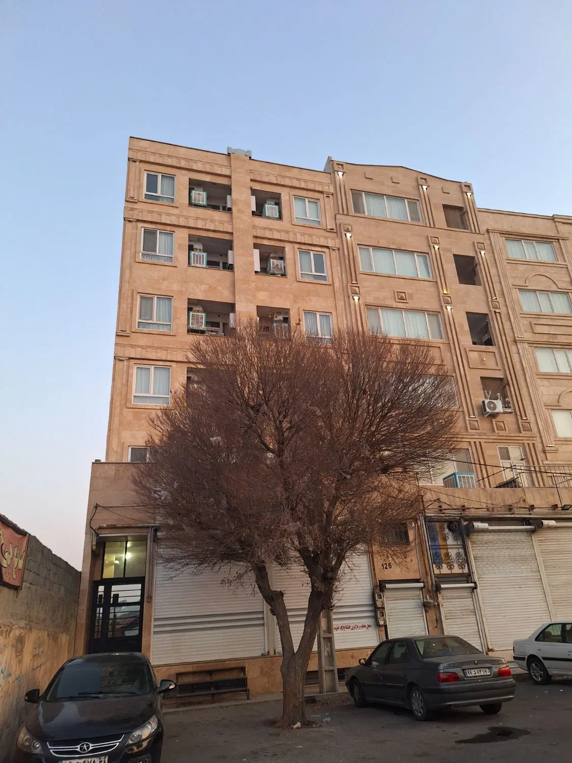 آپارتمان ۶۳متر خیابان پونه غربی روبروپارکینگ‌ مترو