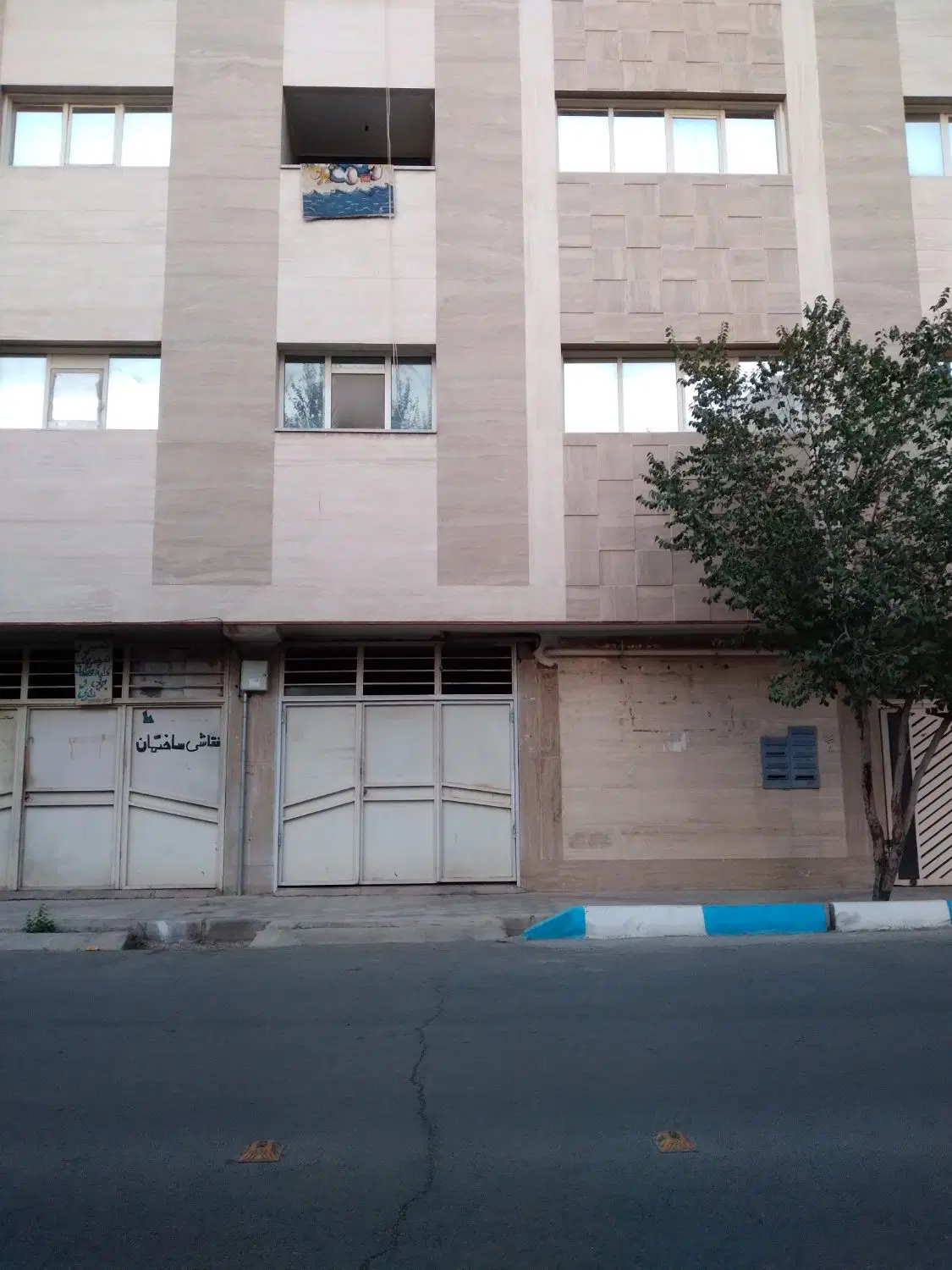 آپارتمان ۹۰ متری انوری