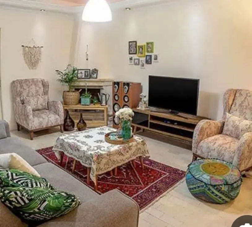 خانه ویلایی پاسداران ۳۶ بر خیابان اصلی