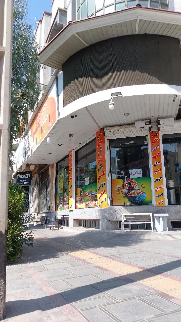 اجاره مغازه ۱۳۰ متری