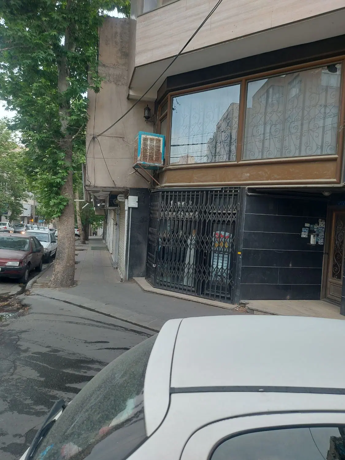 فروش یا معاوضه ۴۰سهم از ۱۰۰سهم ملک تجاری