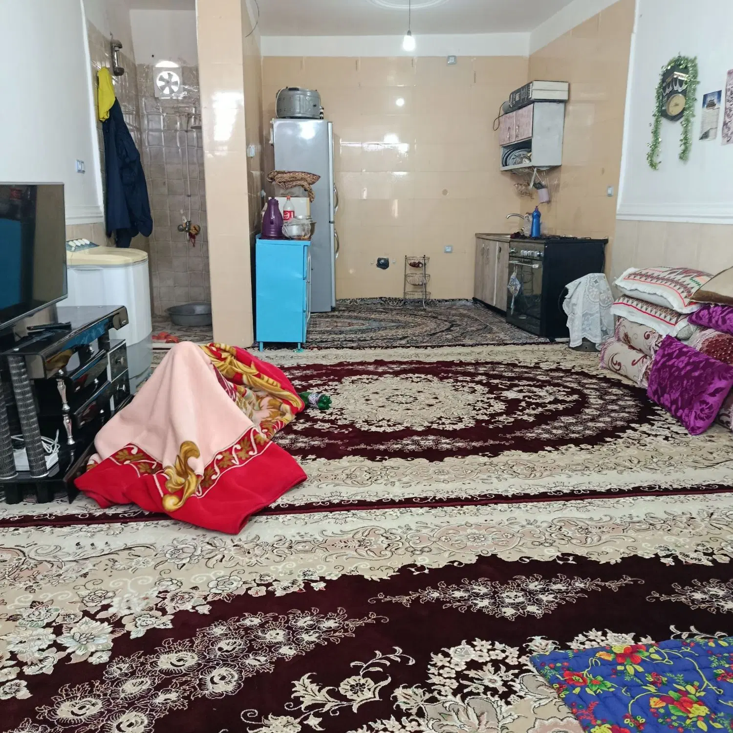 یک اتاق اجاره در چاه جمال