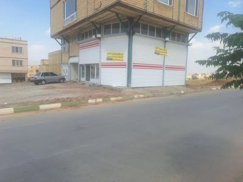 مغازه به مساحت ۱۲۰ متر به رهن و اجاره داده میشود