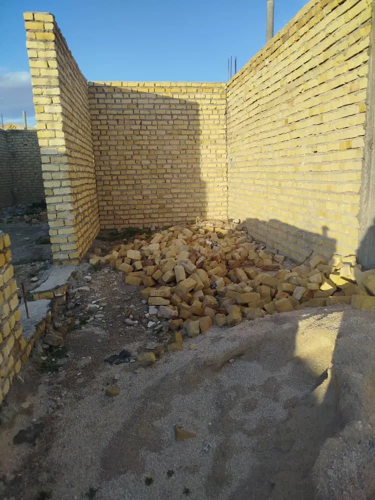 زمین نیم ساز تا زیر سقف