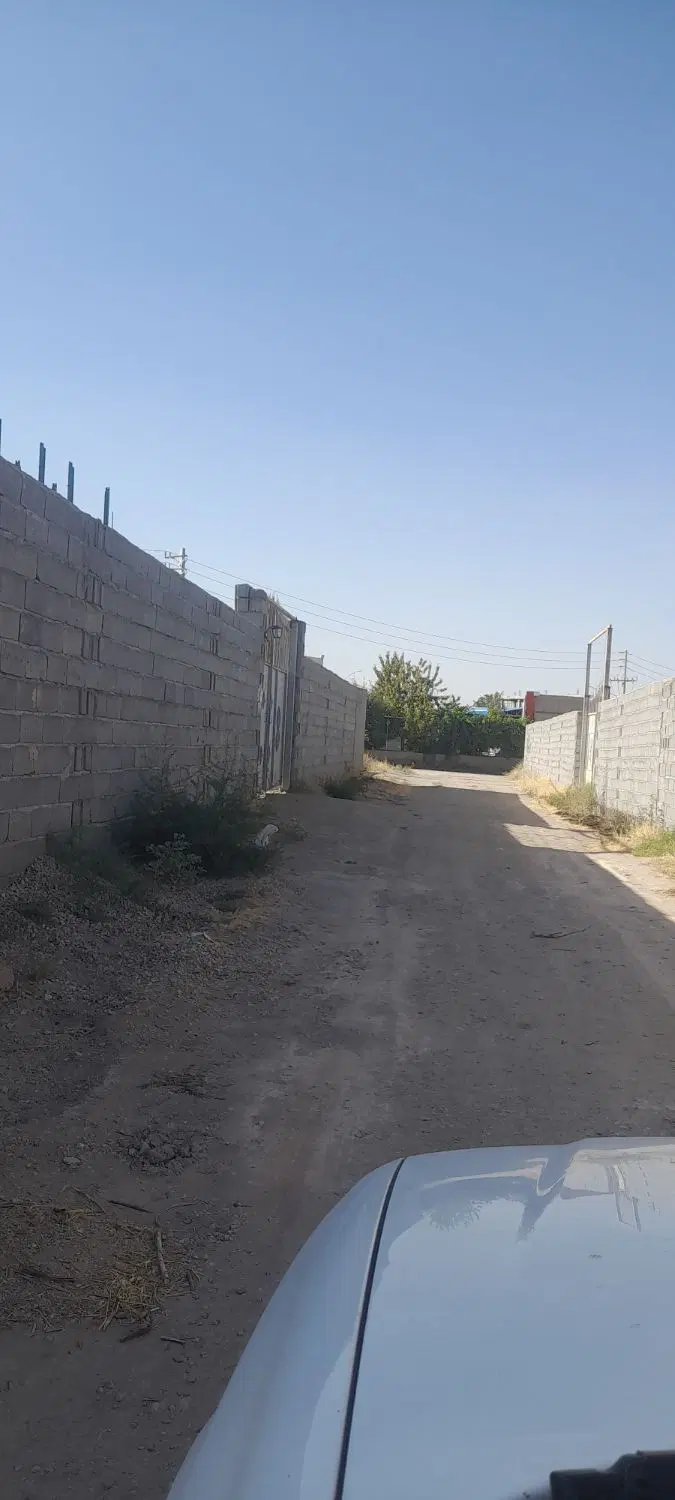 ۳۰۰متر زمین خالی