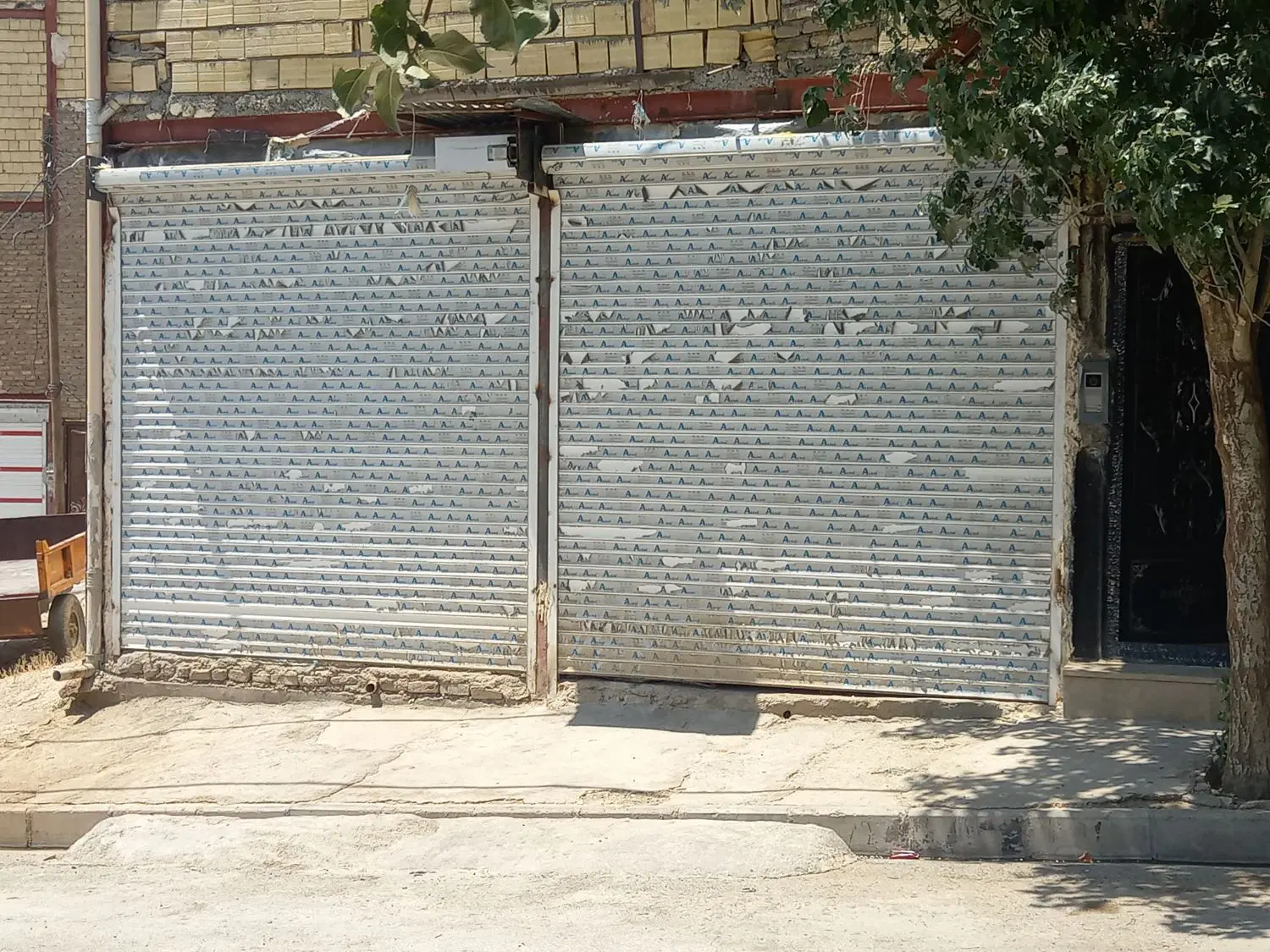 یک باب پارکینگ ۸۰ متری