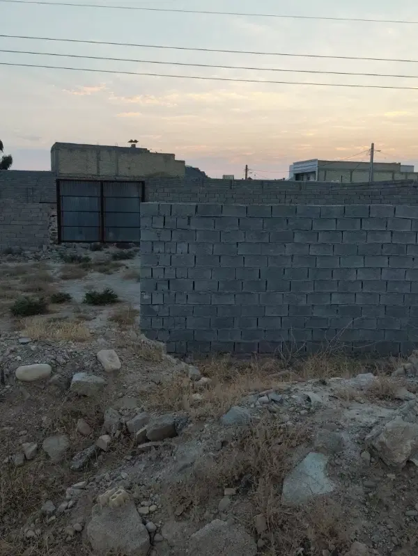 زمین رو به رو راه ترابری خیابان ۷۵ متری