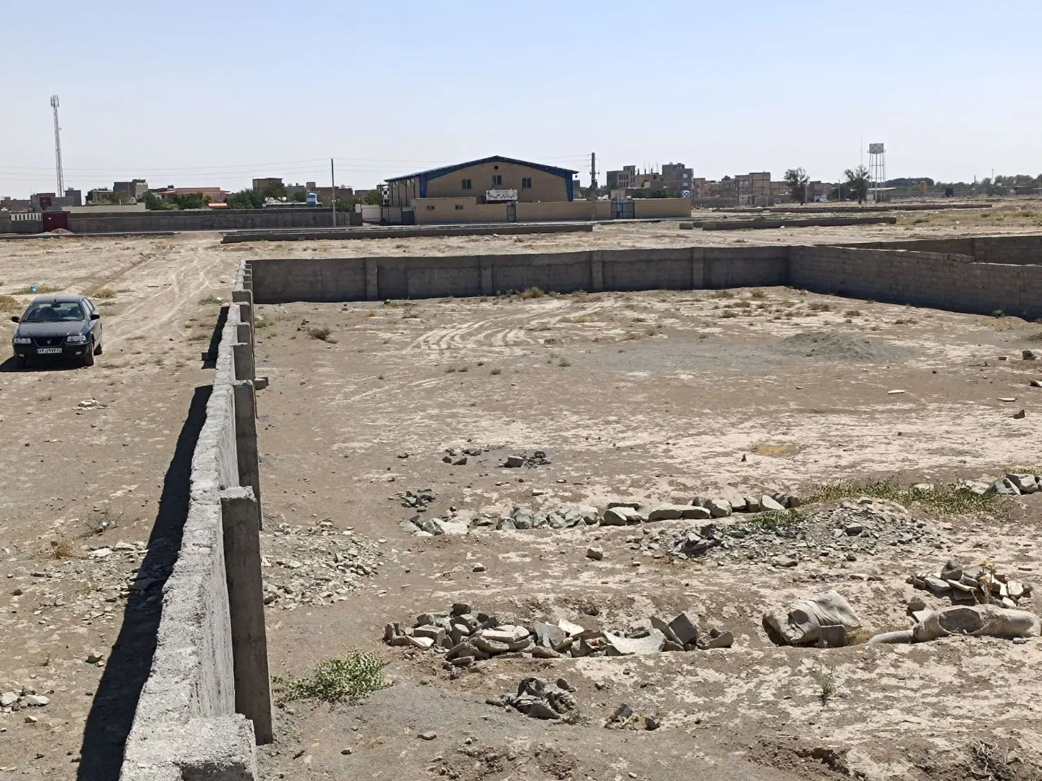 زمین چهار دیواری 1100متر