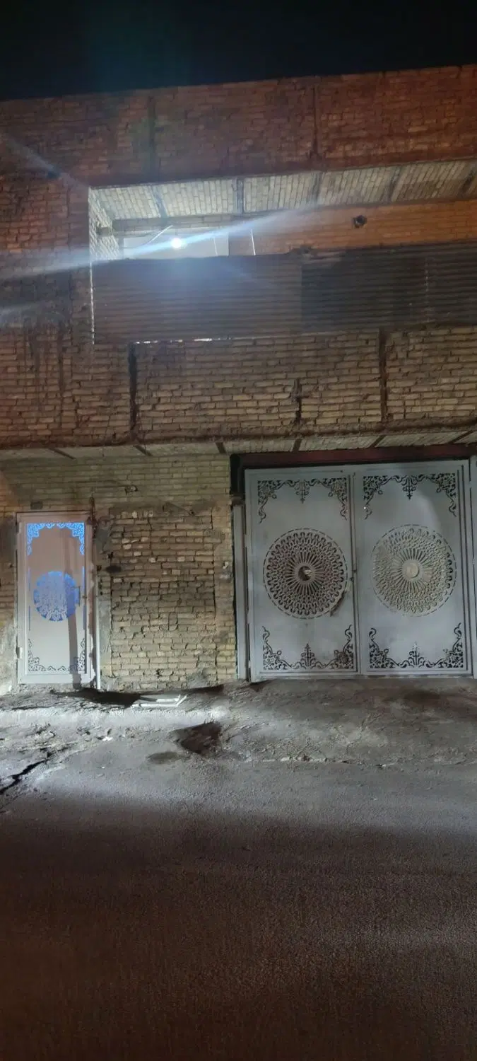 خانه ویلایی بزرگ ۲۱۰