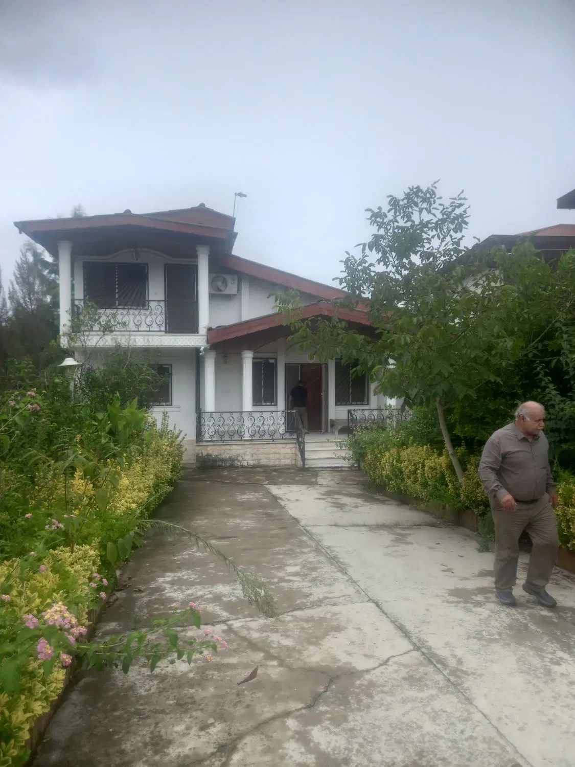 ۶۵۰ متر زمین ۴۰۰ متر بنا ۵ خواب دوبلکس سند دار
