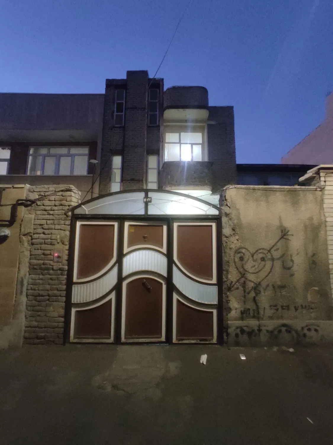خانه دوطبقه در طالقانی