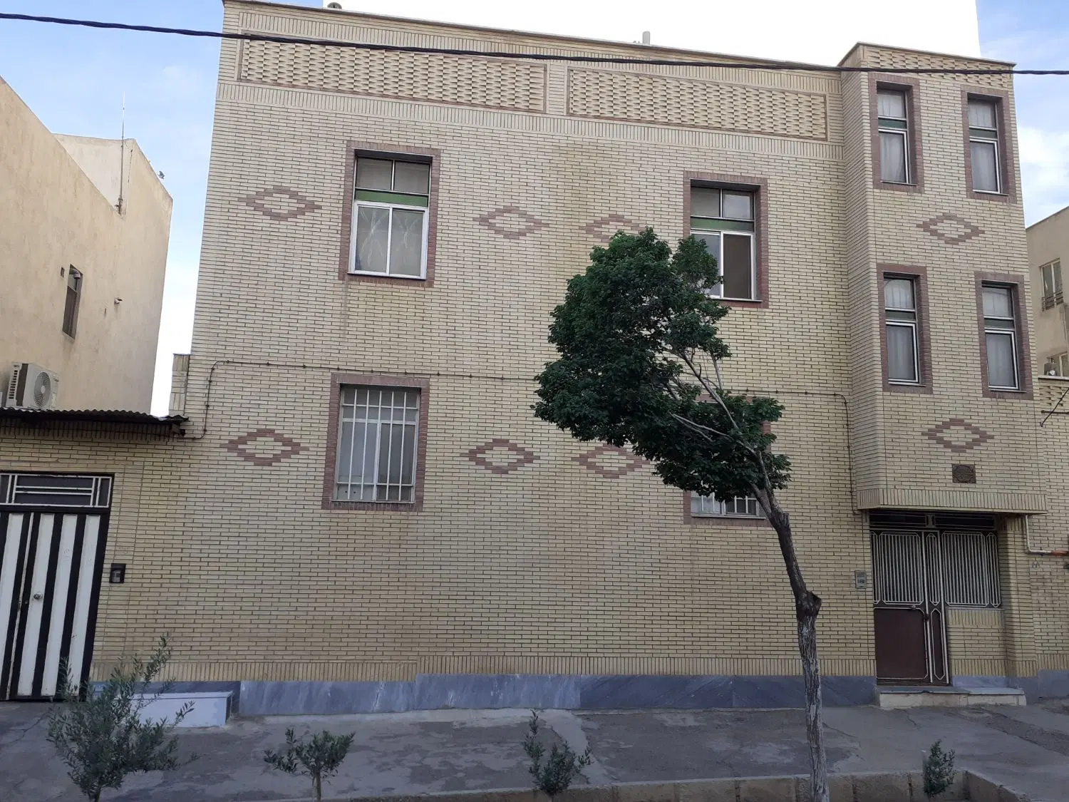 ۱۰۰متری ورودی جدا خ مطهری