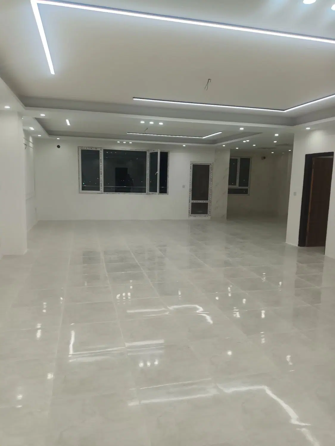 ۱۶۰ متر آپارتمان طبقه اول باپارکینگ