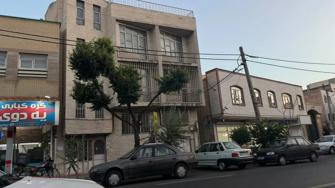 حیاط بر خیابان شمس تبریزی