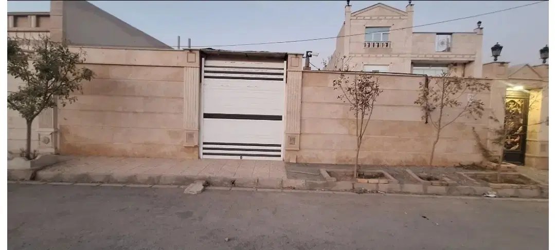 زمین مسکونی  به همراه مغازه ازادمرزاباد