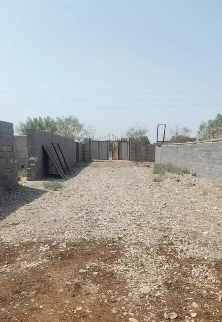 زمین چهار دیواری