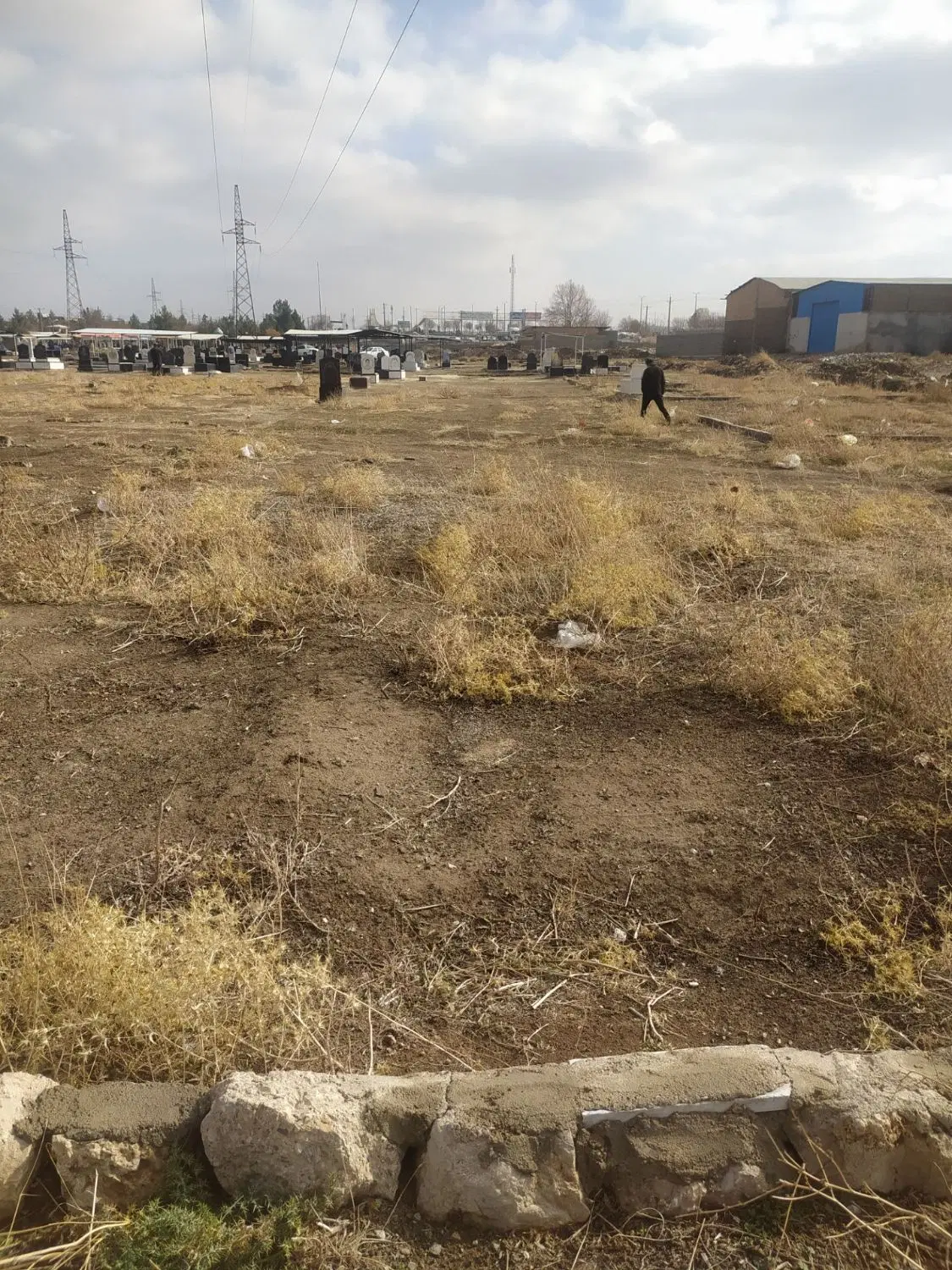 ۶۰مترزمین براقبرستان هست