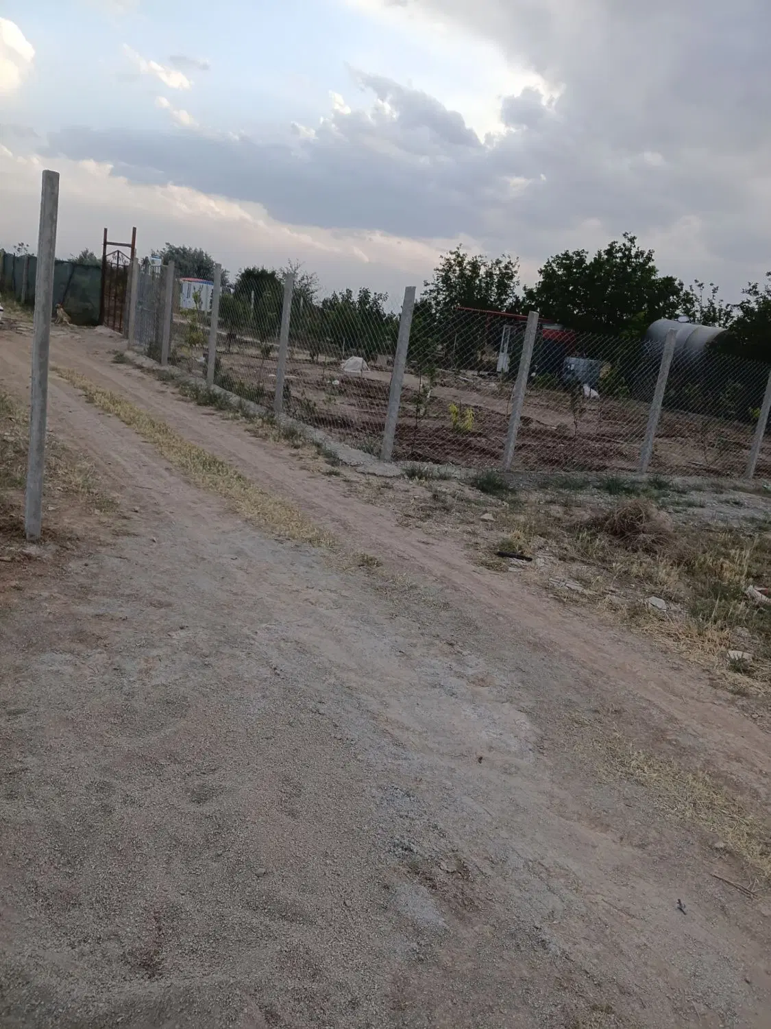 زمین نقلی مناسب باغ و باغچه با آب