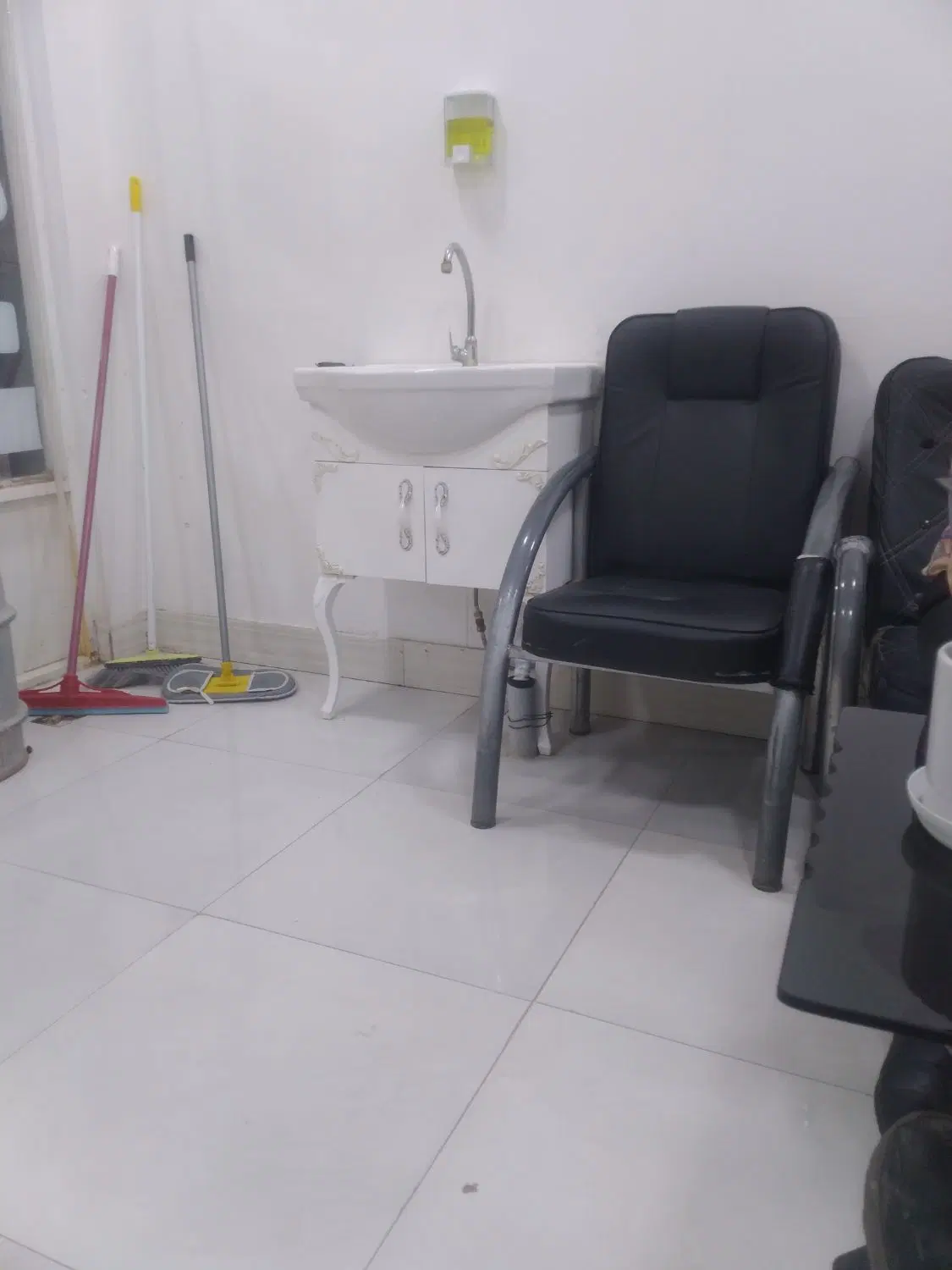 همکف ۱۸ گزی فروشی