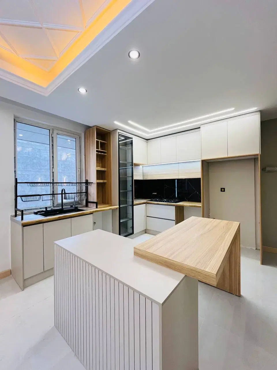 ۷۰متر لوکس_سنددار_اکواریوم نور_تاپ لوکیشن