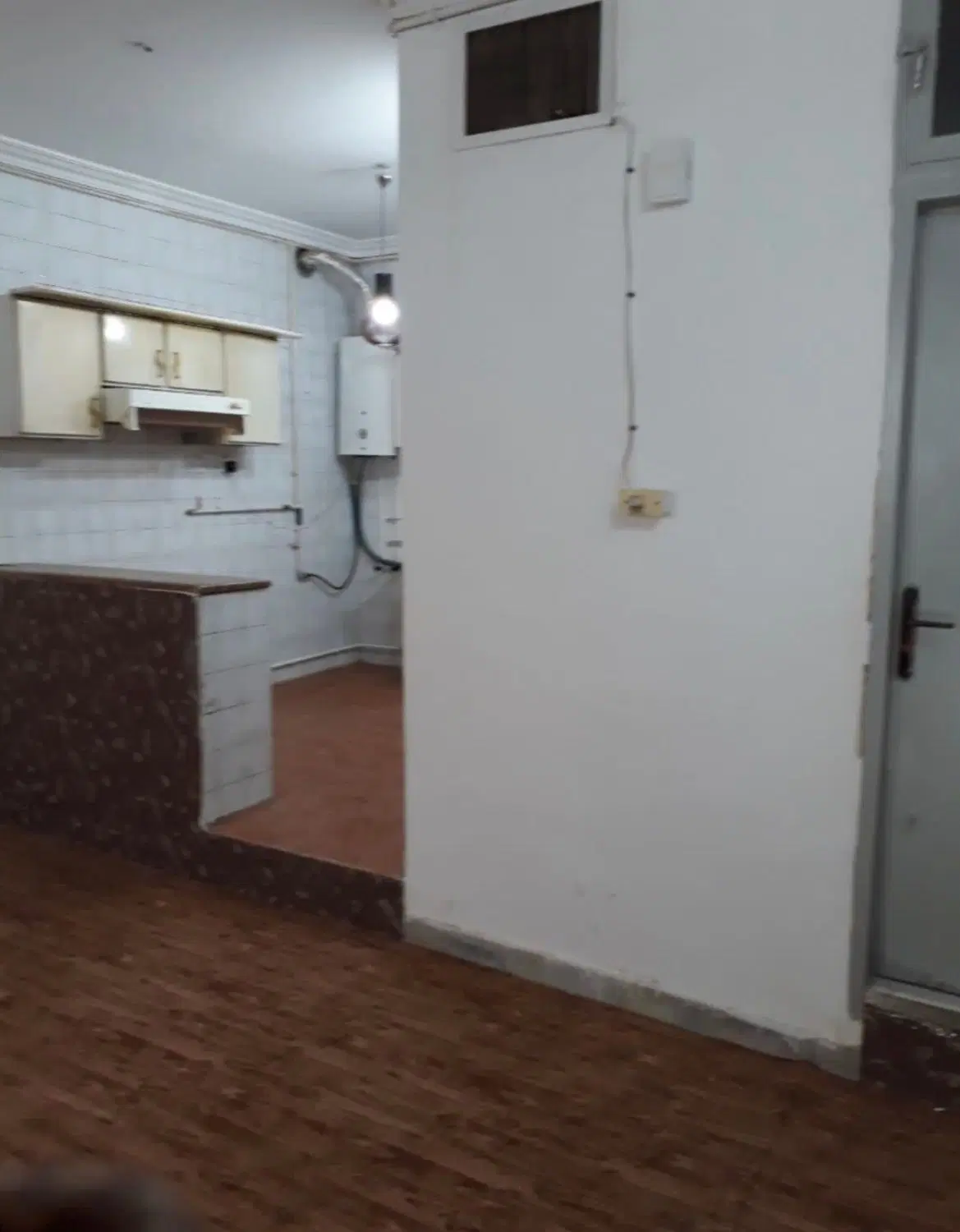 اجاره اکرمیه میدان آبنما بالای مغازه