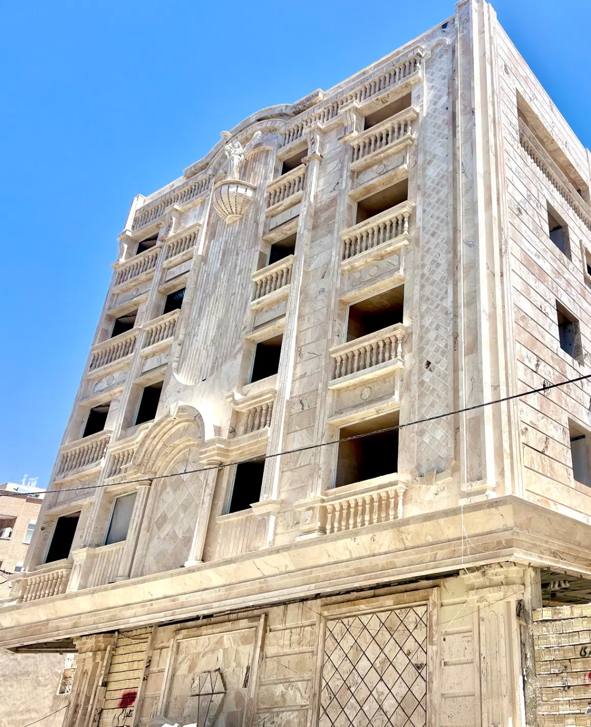 تک واحدی علامه (۱۸۰متر)