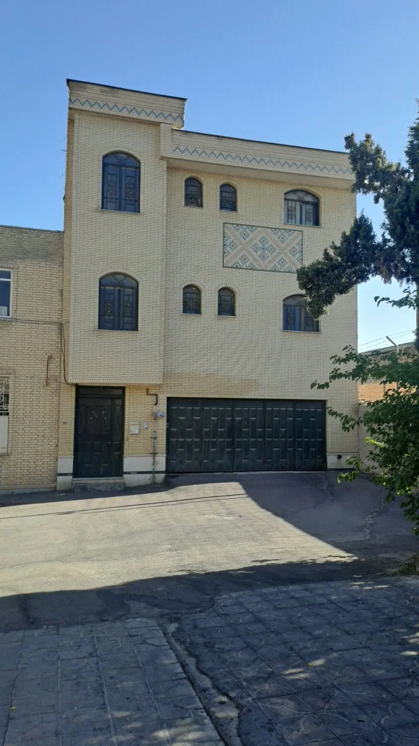 فروش منزل ویلایی دوطبقه بلوارگلبرگ
