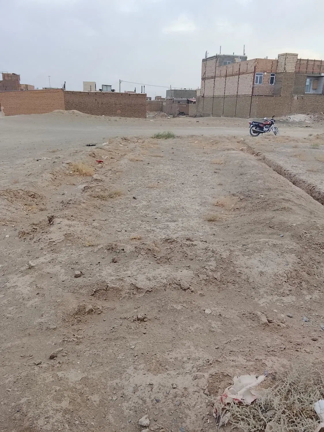 زمین در ایزی