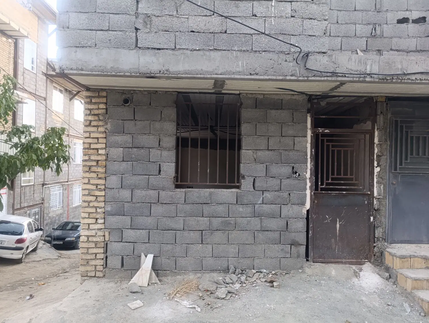 خانه نیمه کاره اساوله