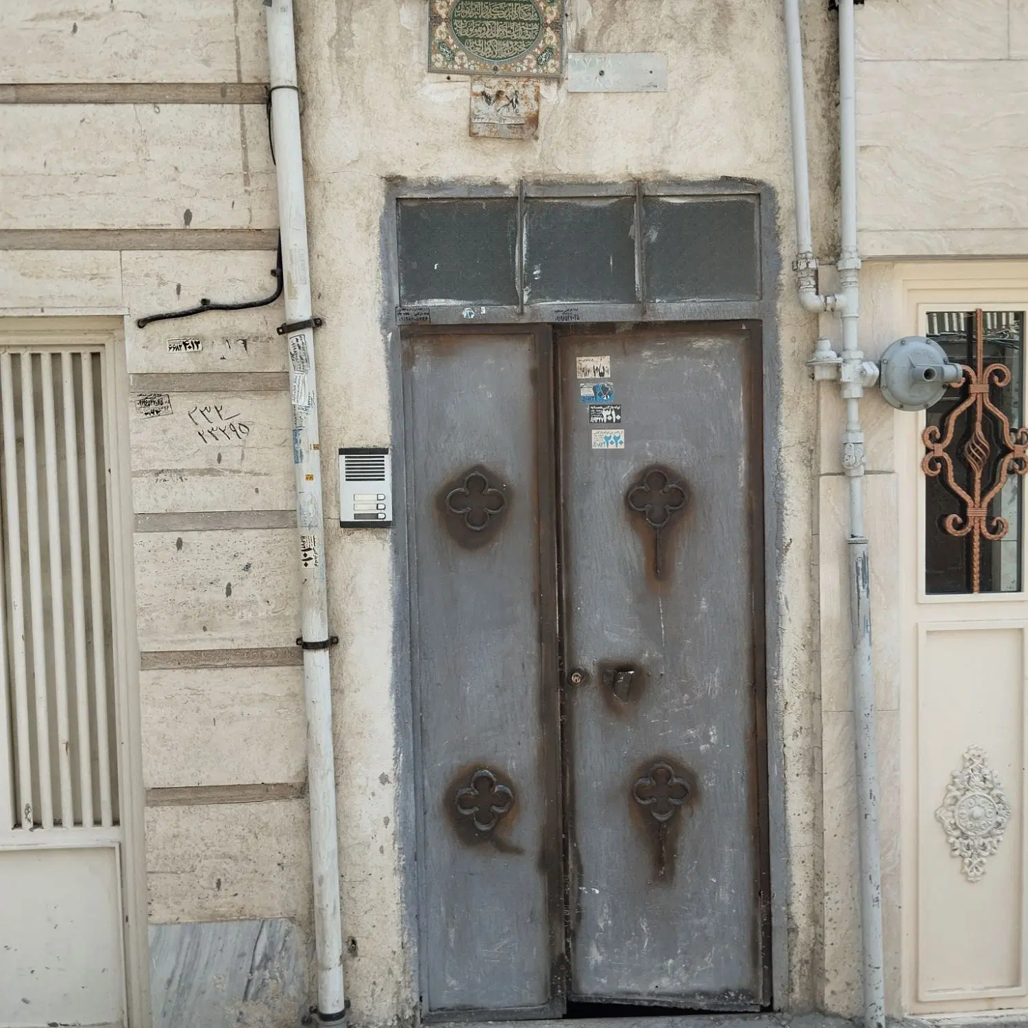 خانه حیاط دار پشت قواره