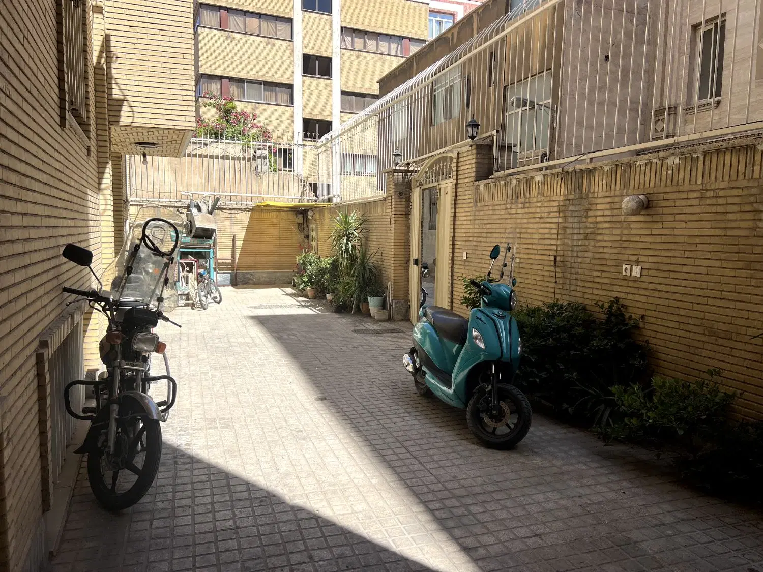 واحد ۶۴ متری دو خوابه فروشنده واقعی