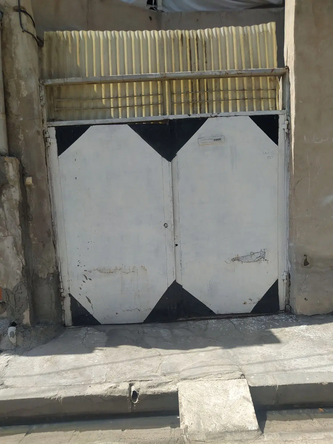 خانه دوطبقه مجزا ویلایی. طبقه بالا و پایین