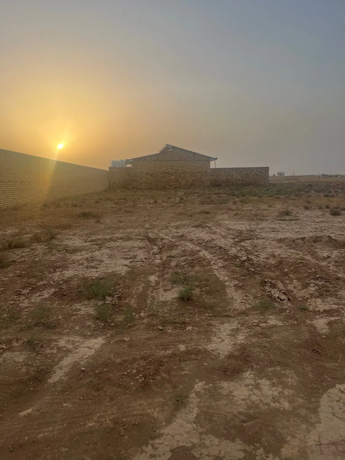 زمین در جاده میقان