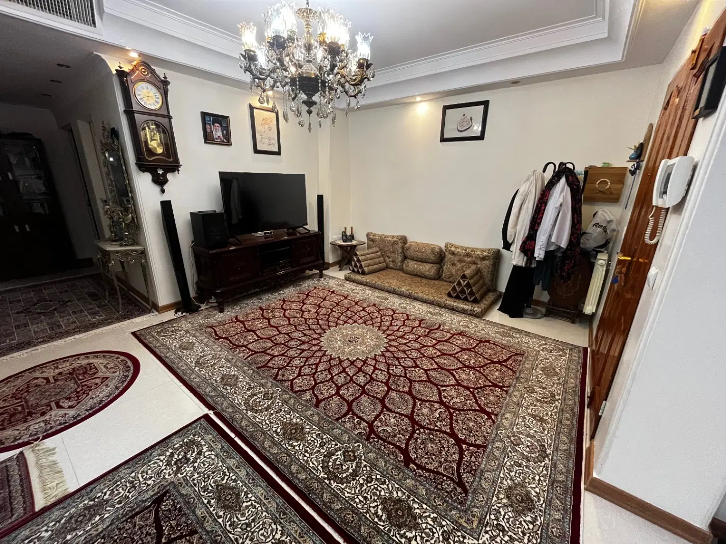 آپارتمان فرخی یزدی