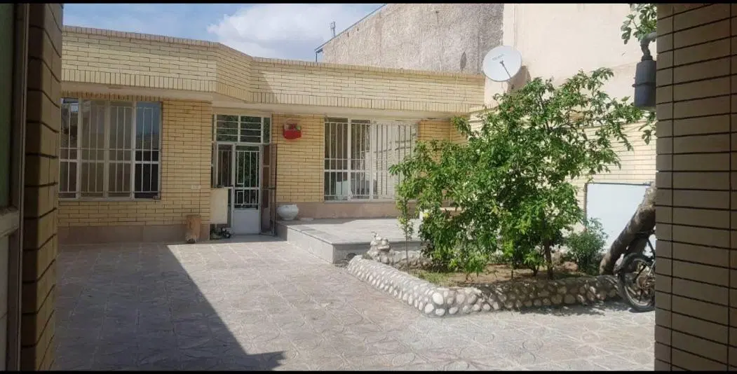 ملک ویلایی  بلوار باستانی پاریزی ۳۶