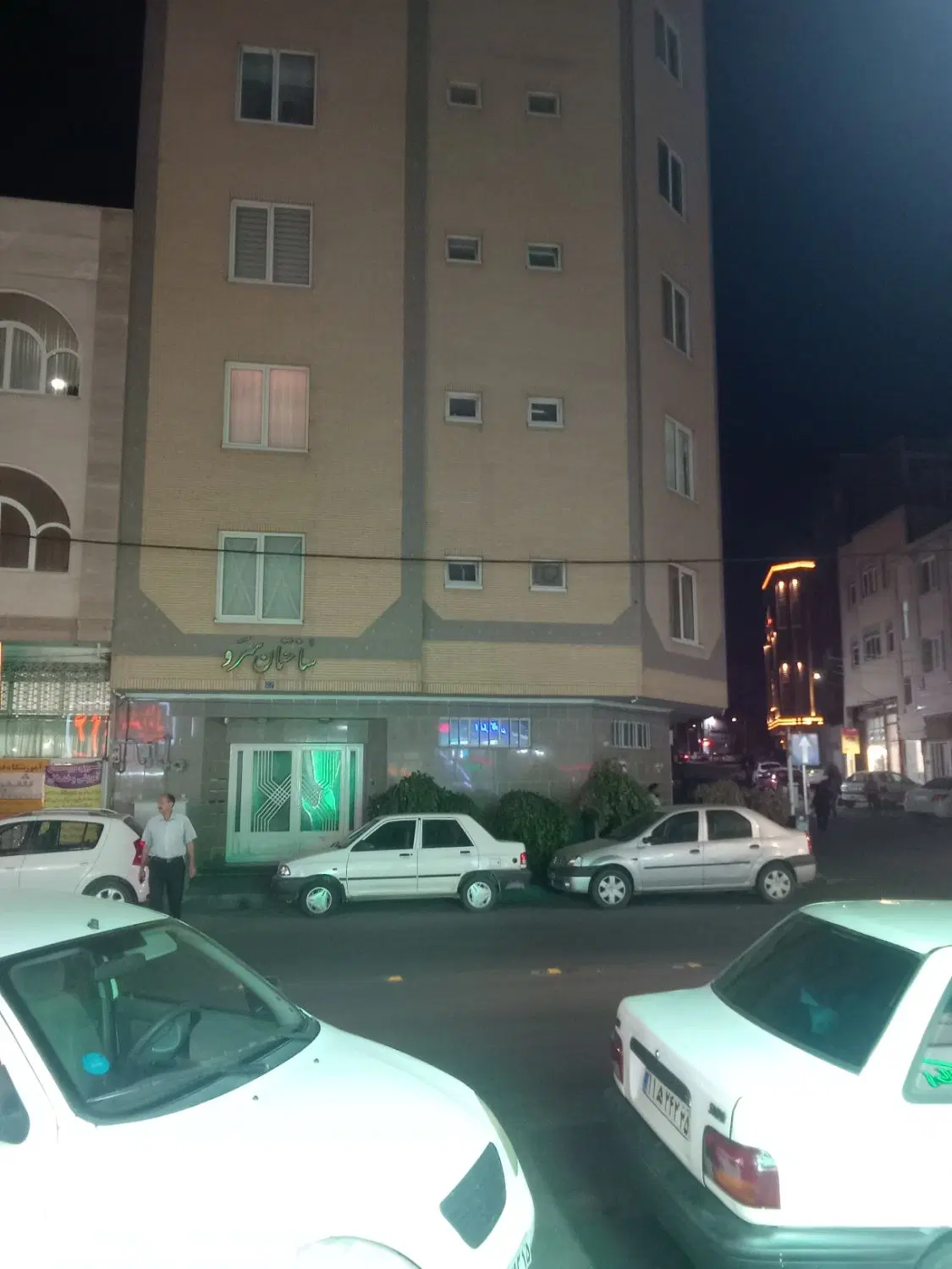 ایل گلی خیابان سهند آپارتمان ۲۲۴سه خواب
