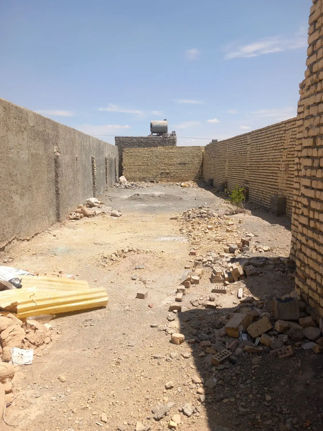 چهاردیواری تبرئه دار ۲۰۰متر