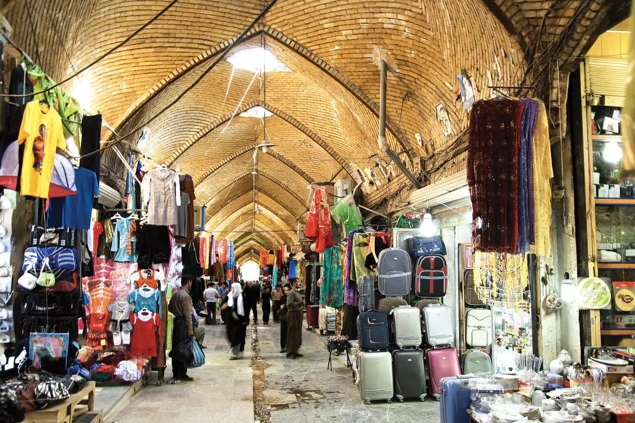مغازه داخل بازار سرپوشیده وحدت(گذر اورامی ها)