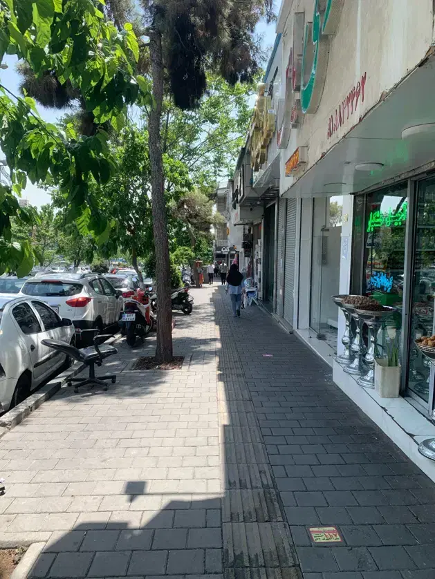مغازه نزدیک میدان بهار