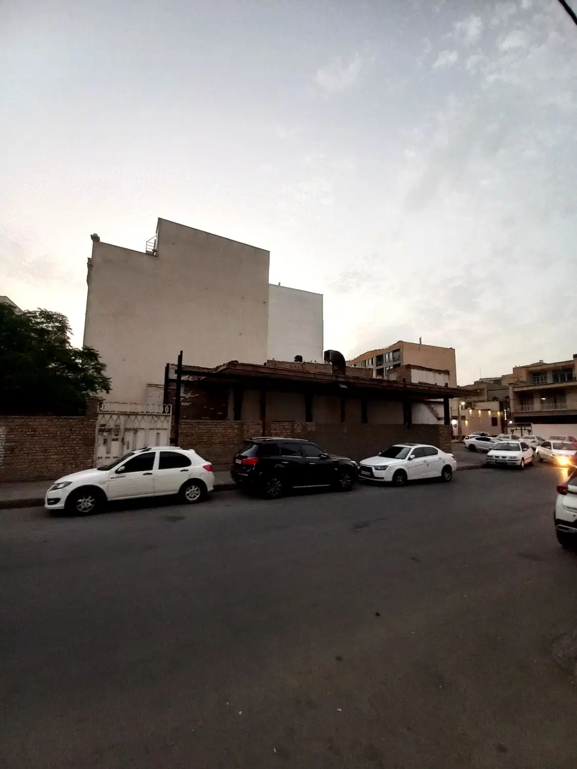 زمین نیمه کاره فروشی