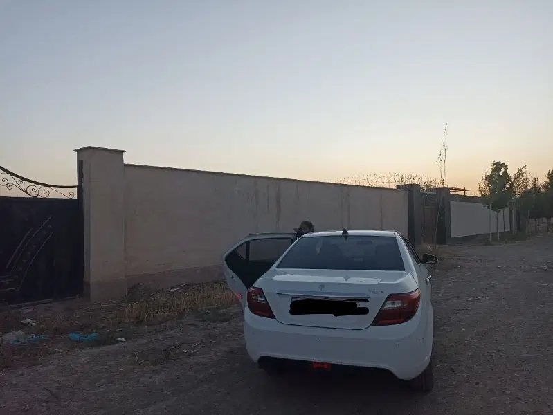 فروش زمین چهار دیواری مناسب ساخت ویلا