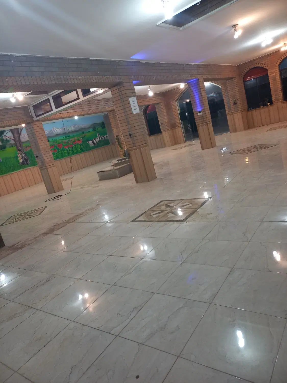 واگذاری مجموعه تجاری آماده بهره‌برداری
