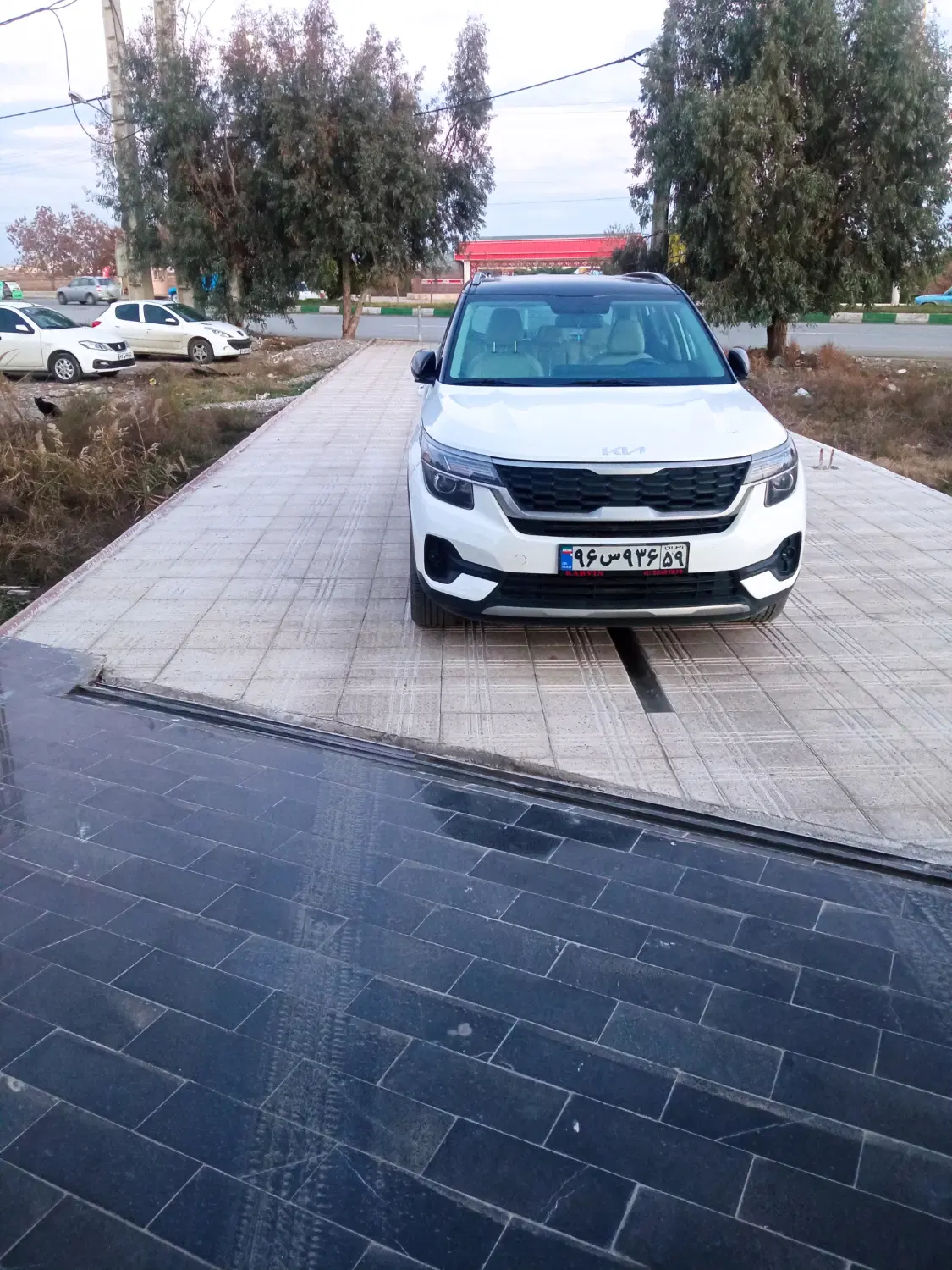 ساختمان تجاری و مسکونی