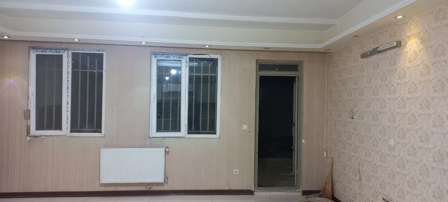 آپارتمان همکف   تک خواب حیاط اختصاصی