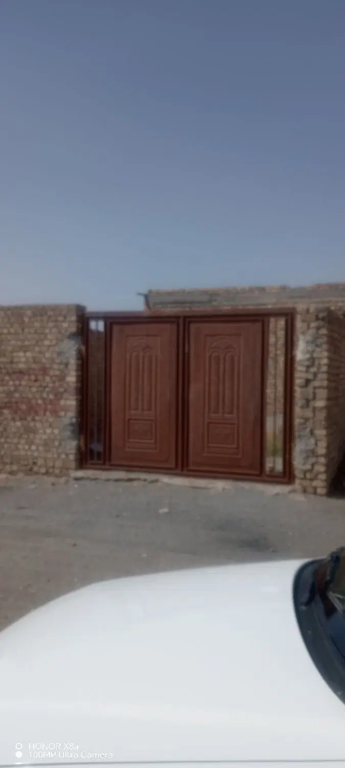 خانه نیمه ساز حاجی آباد انتهای خلیج فارس سمت چپ